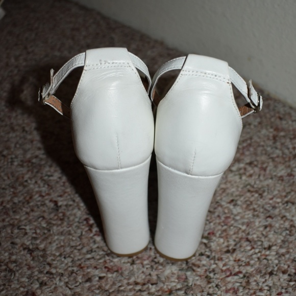 Jeffrey Campbell 'Brazen' - Picture 5 of 6